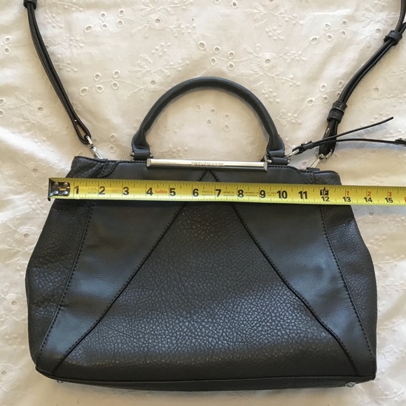 Looks like leather, but isn’t handbag.  -5 - Picture 5 of 7